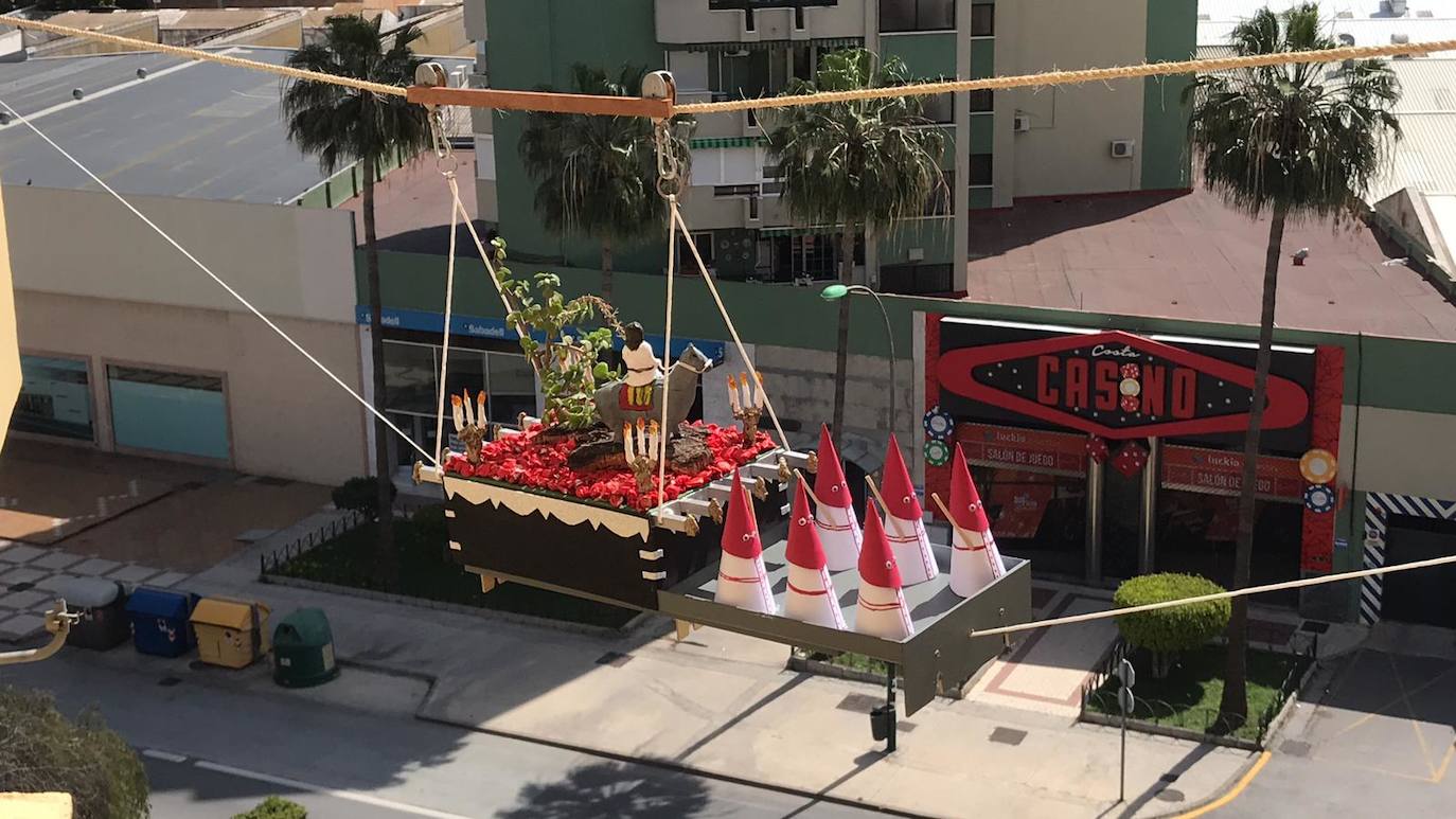 Stmo. Cristo Pollinico a su entrada en la Cuarentena, en el Pasaje Virgen de Belén, portal 2