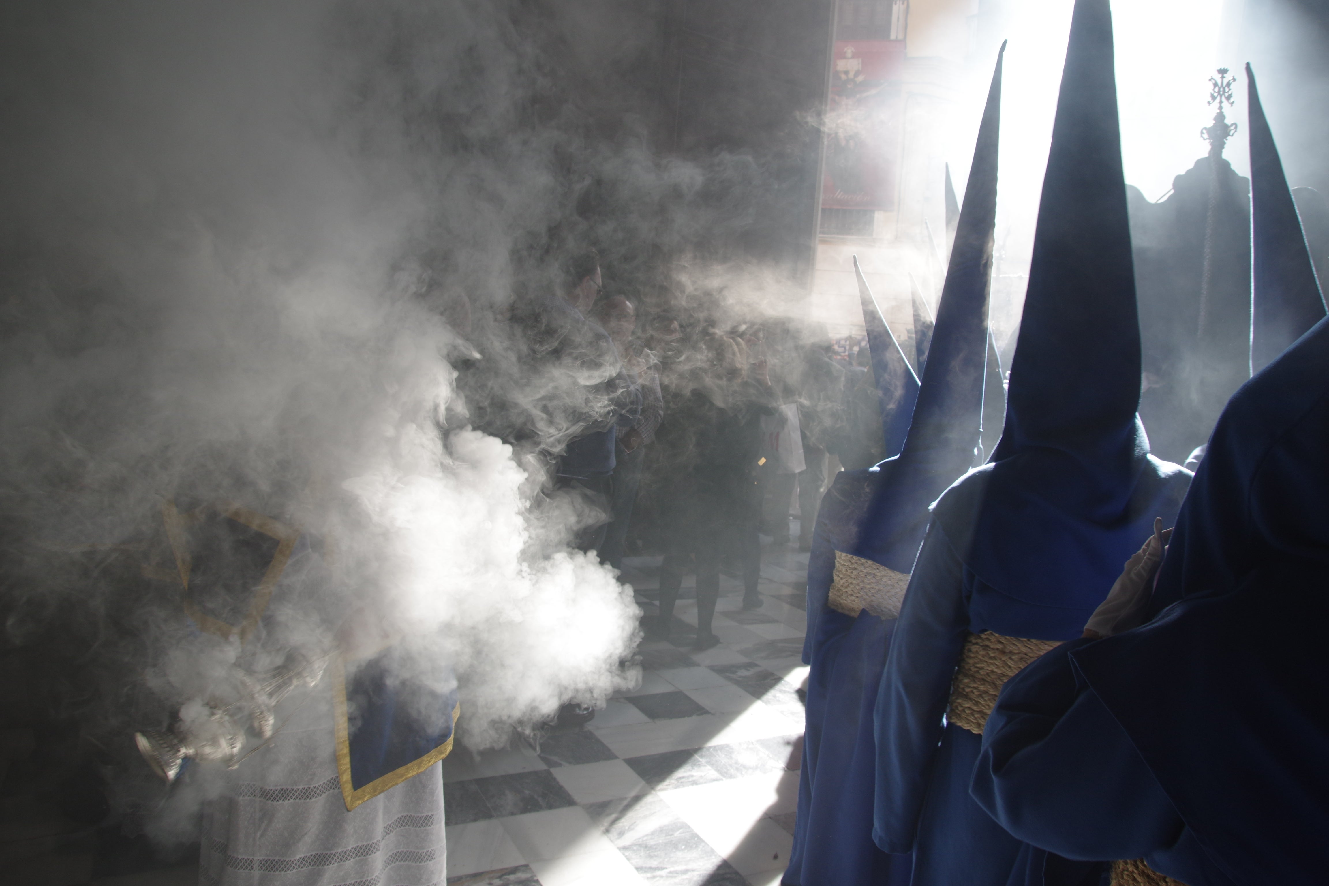 La Santa Vera Cruz, Nuestro Padre Jesús de Azotes y Columna, Ánimas de Ciegos (fundada a mediados del siglo XVI) y el Cristo de la Exaltación en el Miércoles Santo malagueño