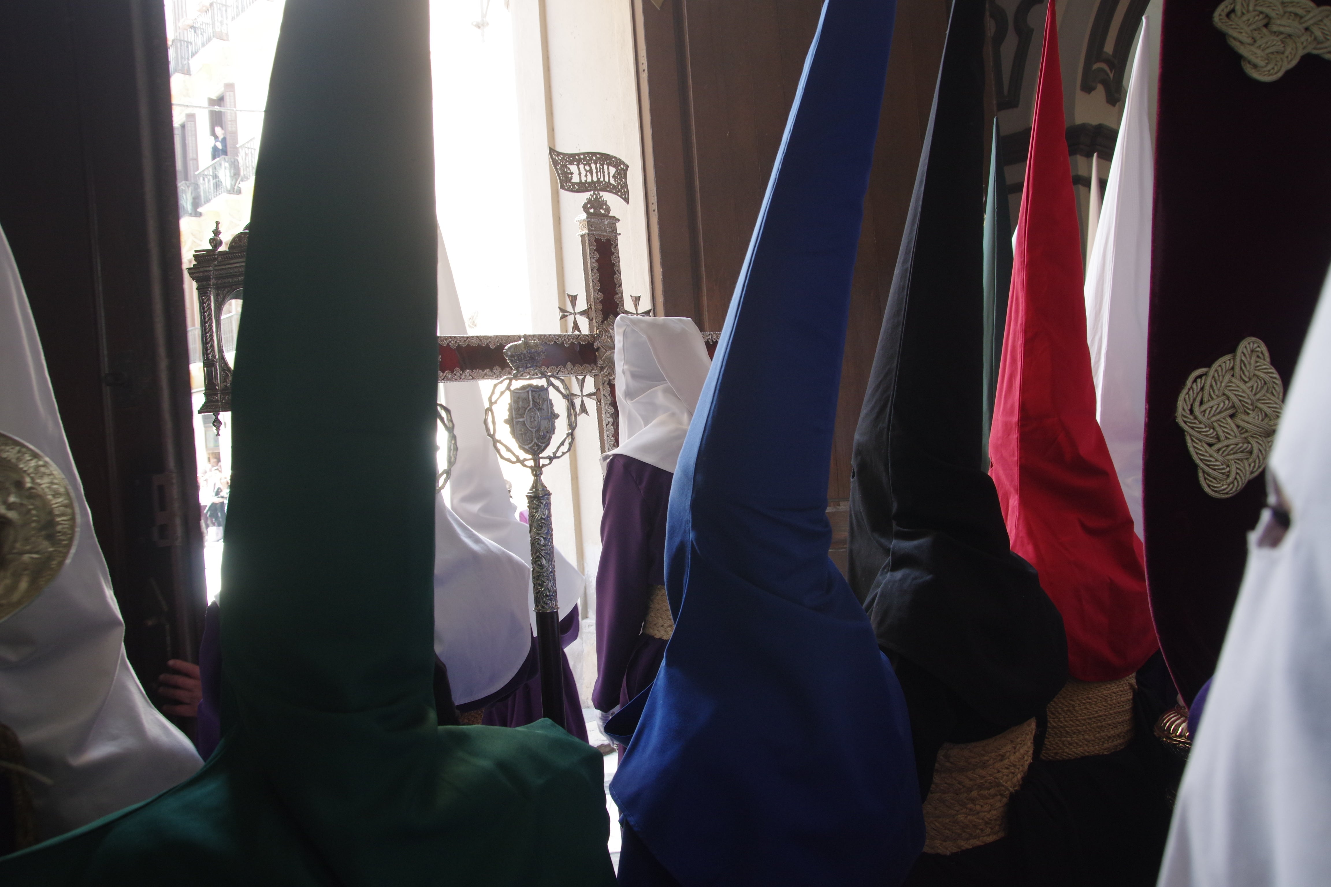 La Santa Vera Cruz, Nuestro Padre Jesús de Azotes y Columna, Ánimas de Ciegos (fundada a mediados del siglo XVI) y el Cristo de la Exaltación en el Miércoles Santo malagueño