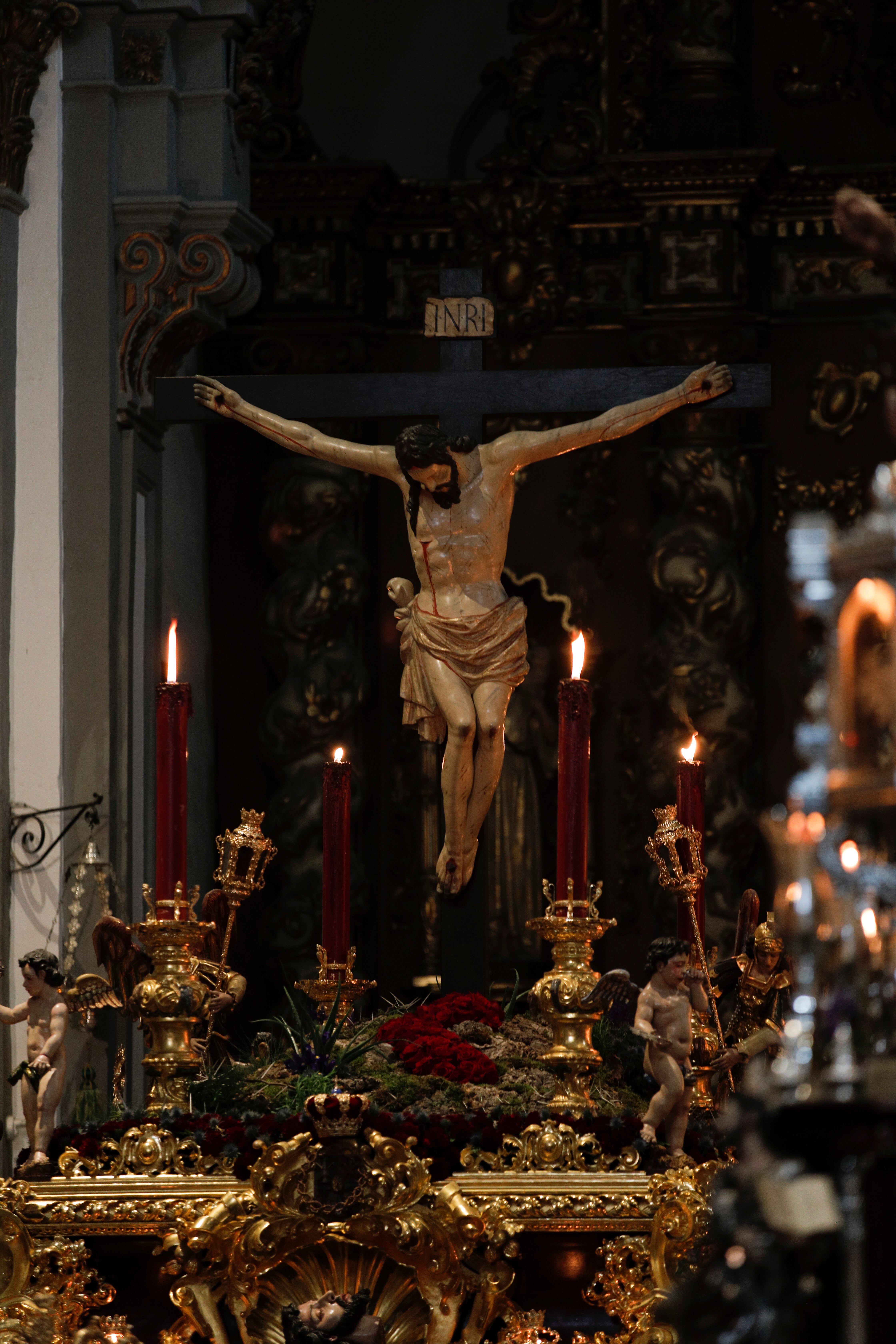 La Santa Vera Cruz, Nuestro Padre Jesús de Azotes y Columna, Ánimas de Ciegos (fundada a mediados del siglo XVI) y el Cristo de la Exaltación en el Miércoles Santo malagueño