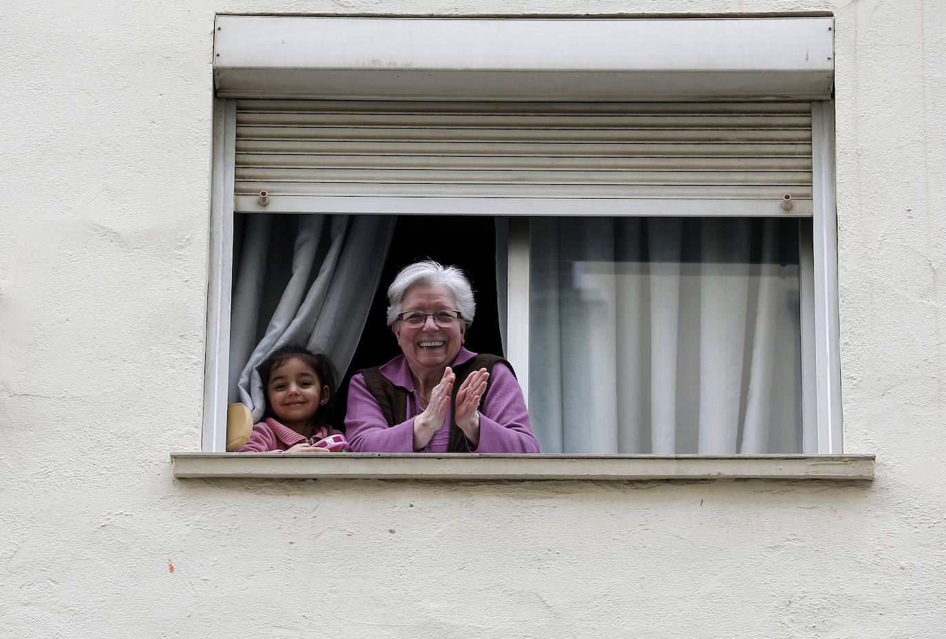 Fotos: Los vecinos de Nueva Málaga homenajean a la Cofradía de Nueva Esperanza