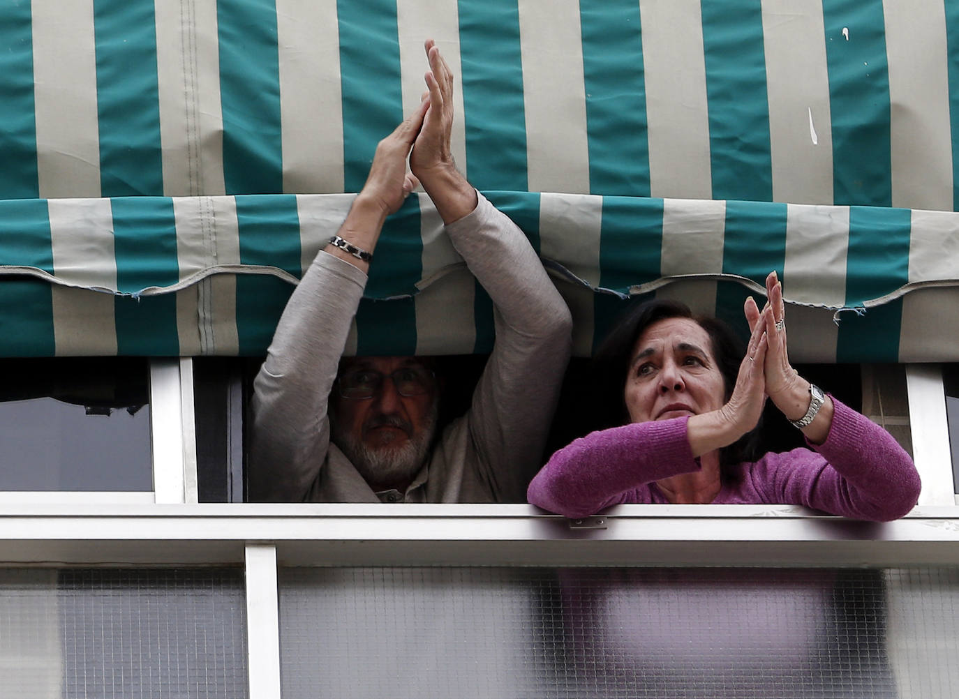 Fotos: Los vecinos de Nueva Málaga homenajean a la Cofradía de Nueva Esperanza