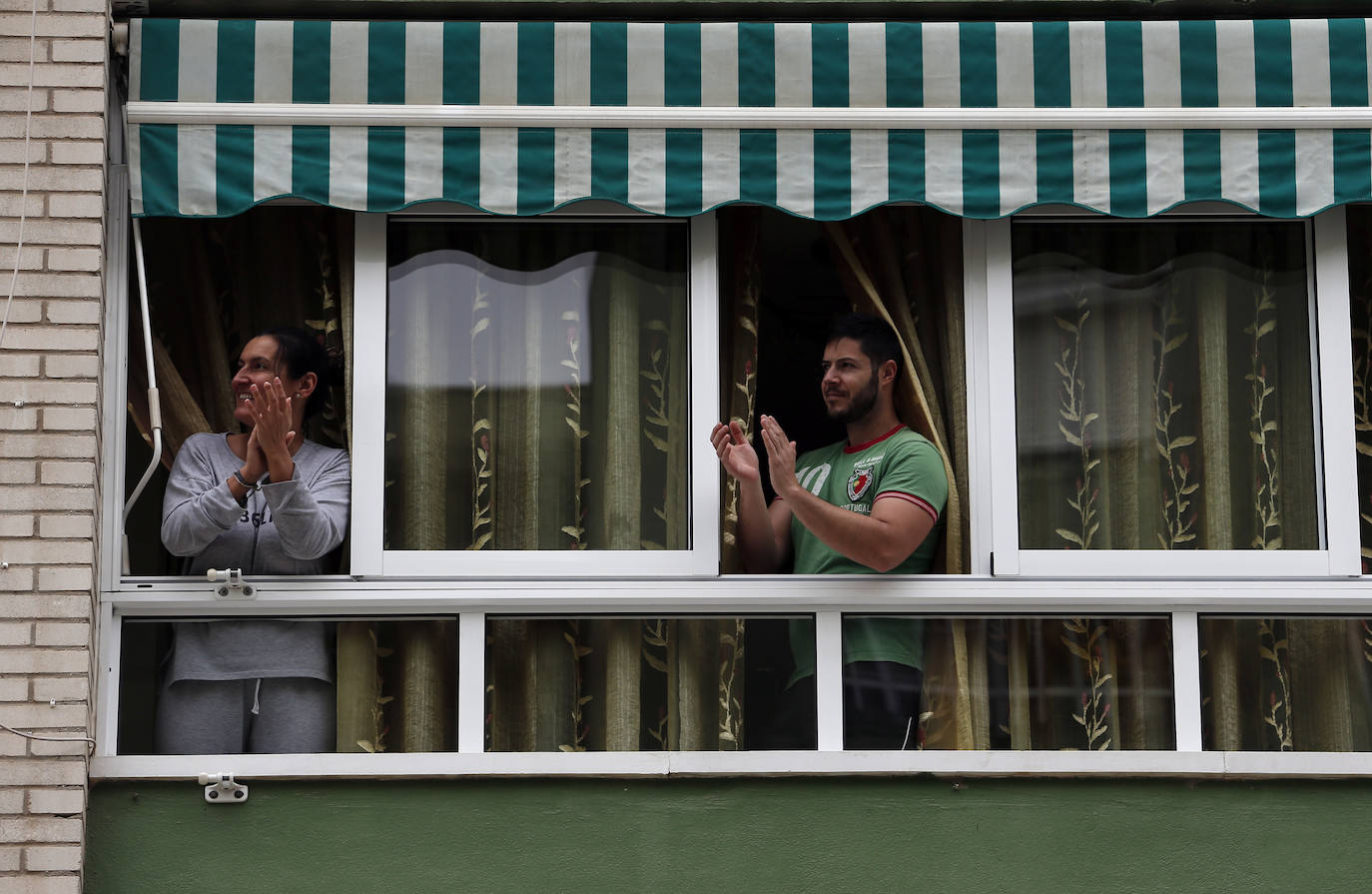 Fotos: Los vecinos de Nueva Málaga homenajean a la Cofradía de Nueva Esperanza