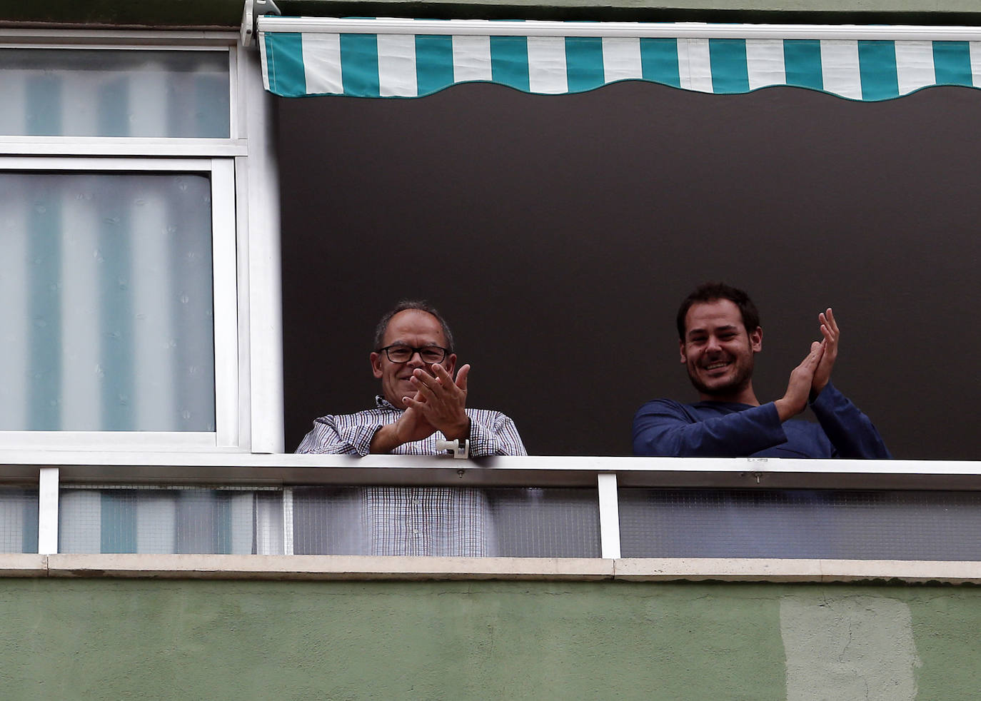 Fotos: Los vecinos de Nueva Málaga homenajean a la Cofradía de Nueva Esperanza