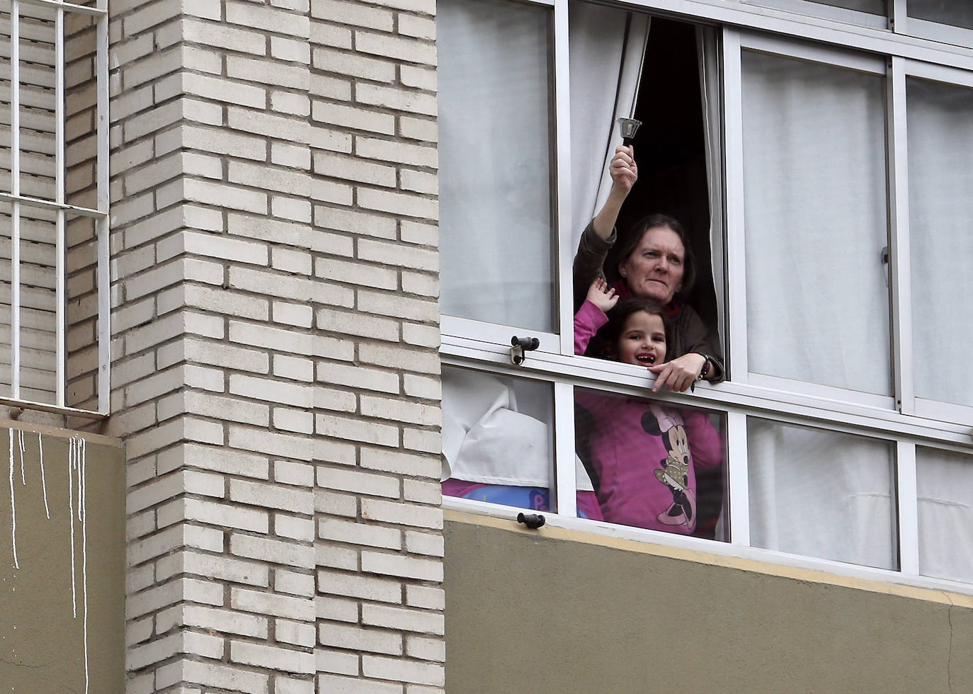 Fotos: Los vecinos de Nueva Málaga homenajean a la Cofradía de Nueva Esperanza
