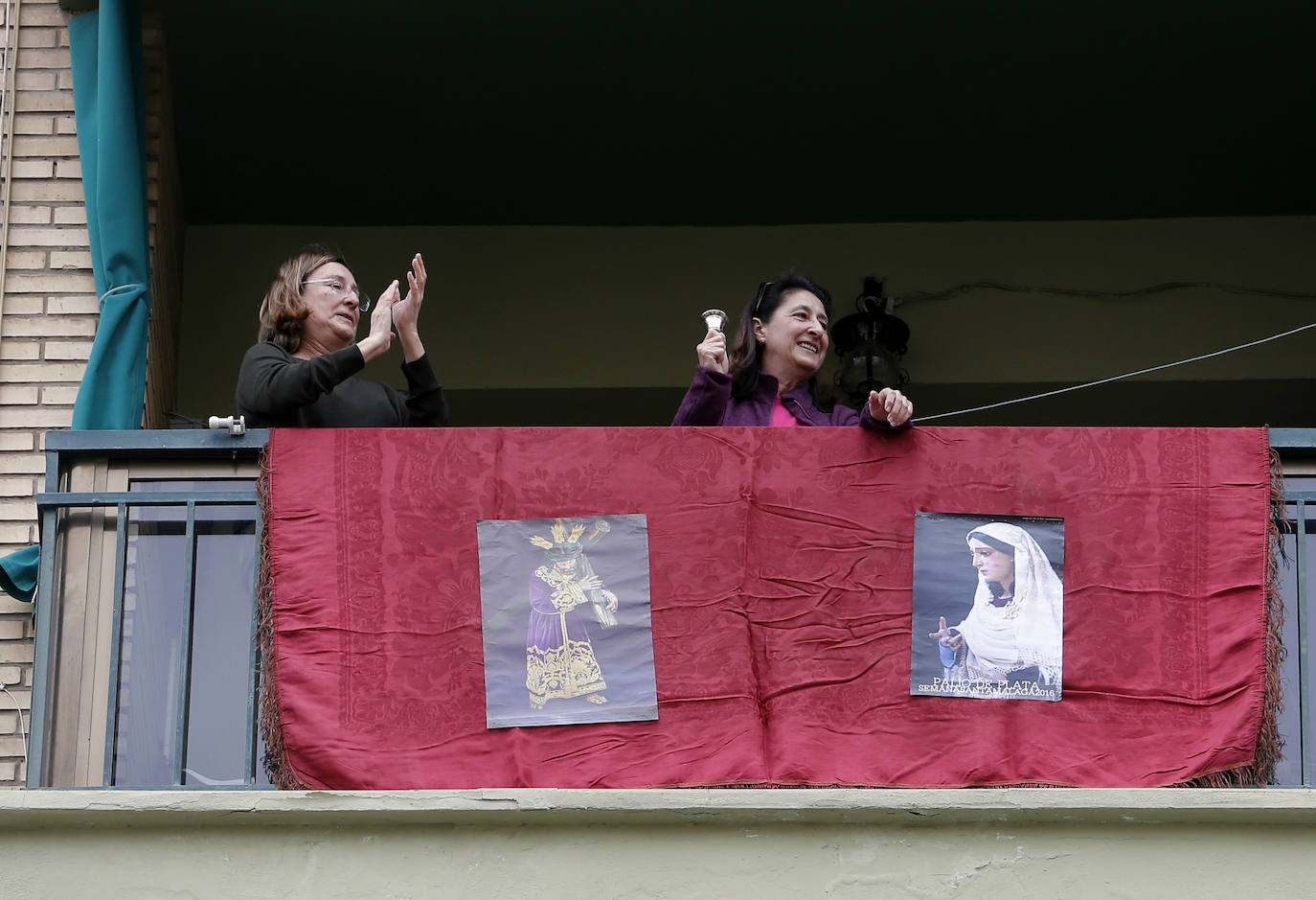 Fotos: Los vecinos de Nueva Málaga homenajean a la Cofradía de Nueva Esperanza