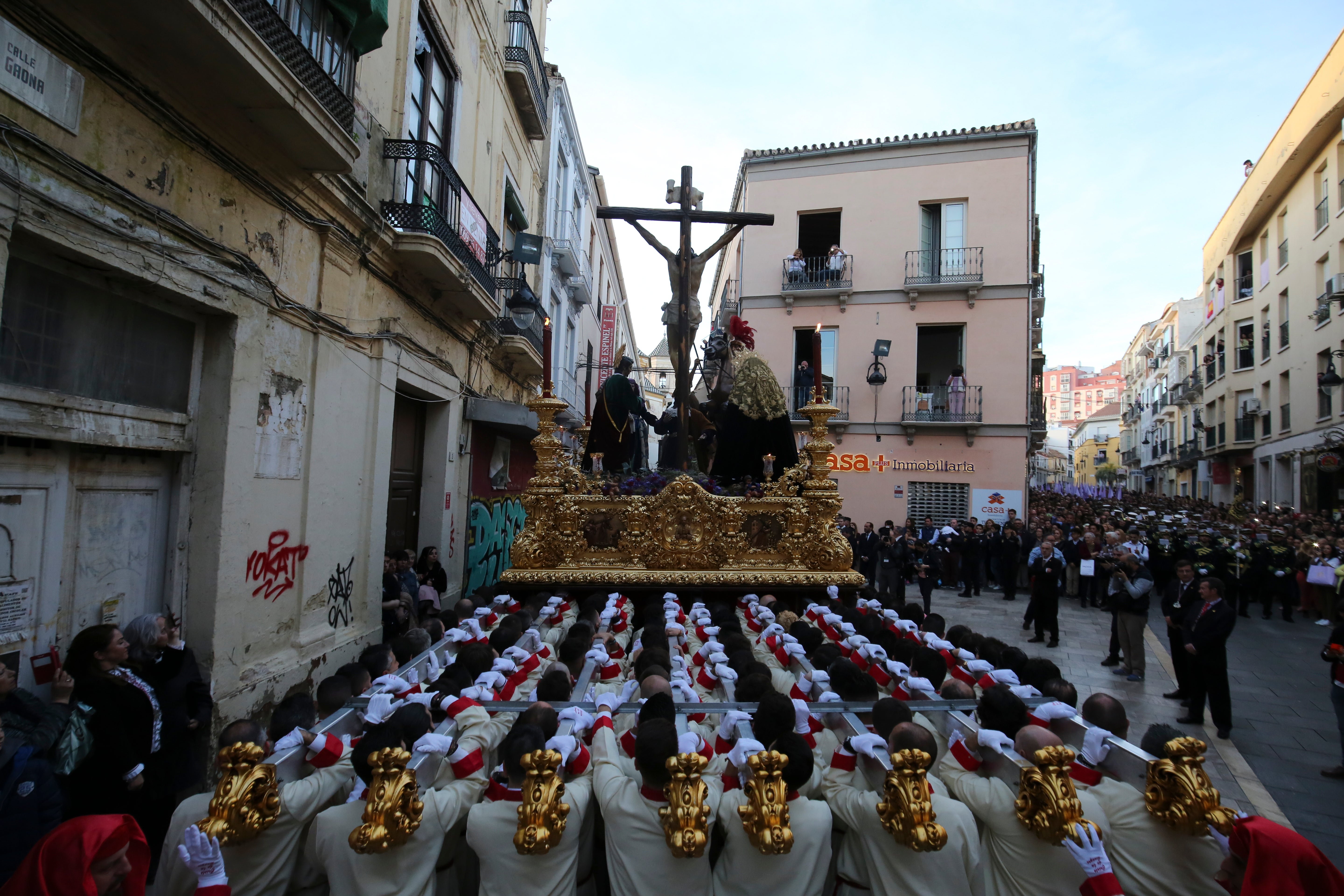 El Cristo de la Sangre y María Santísima de Consolación y Lágrimas por las calles de Málaga