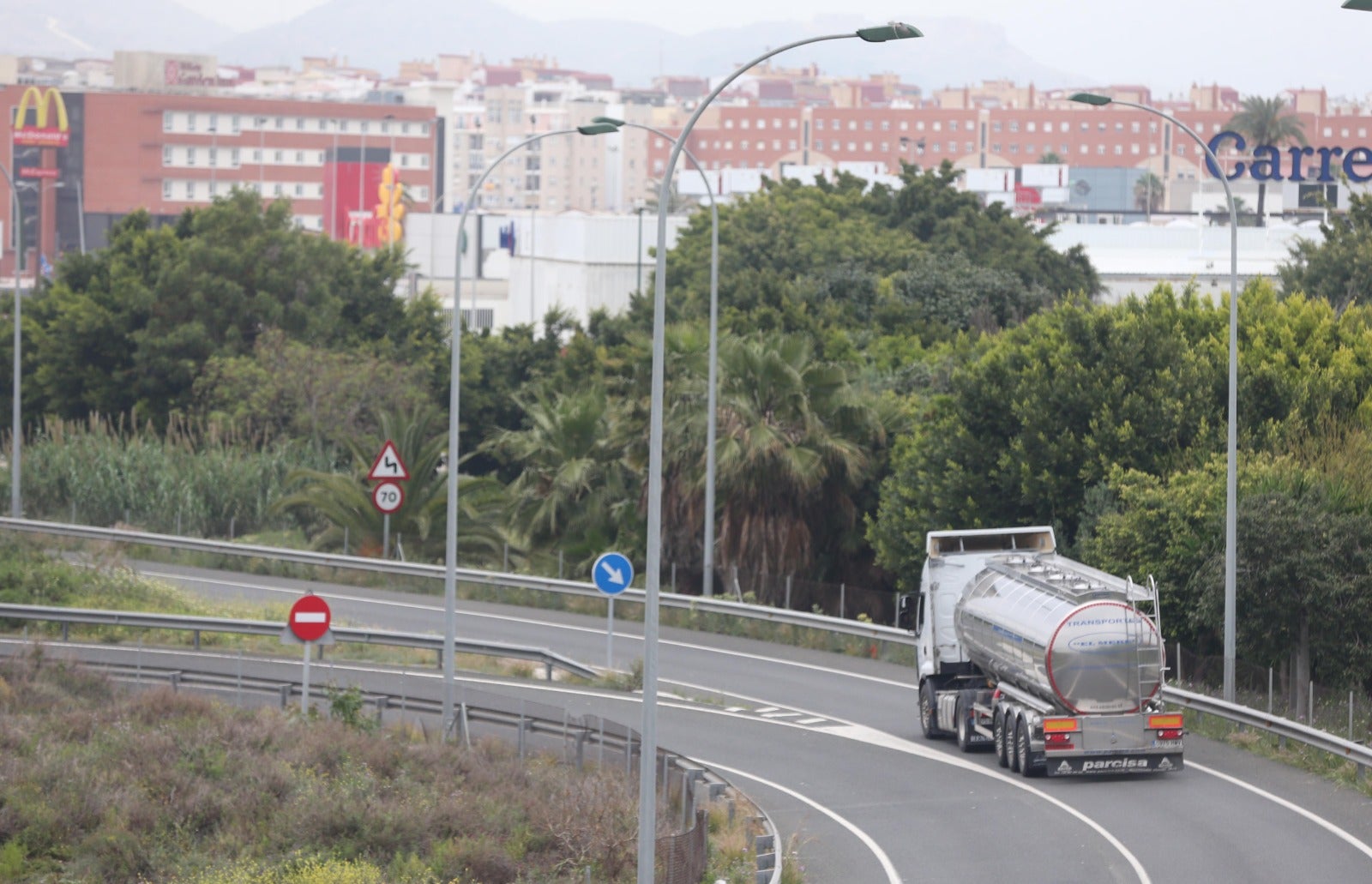 El estado de alarma deja estampas inéditas.Imagen de carreteras malagueñas.