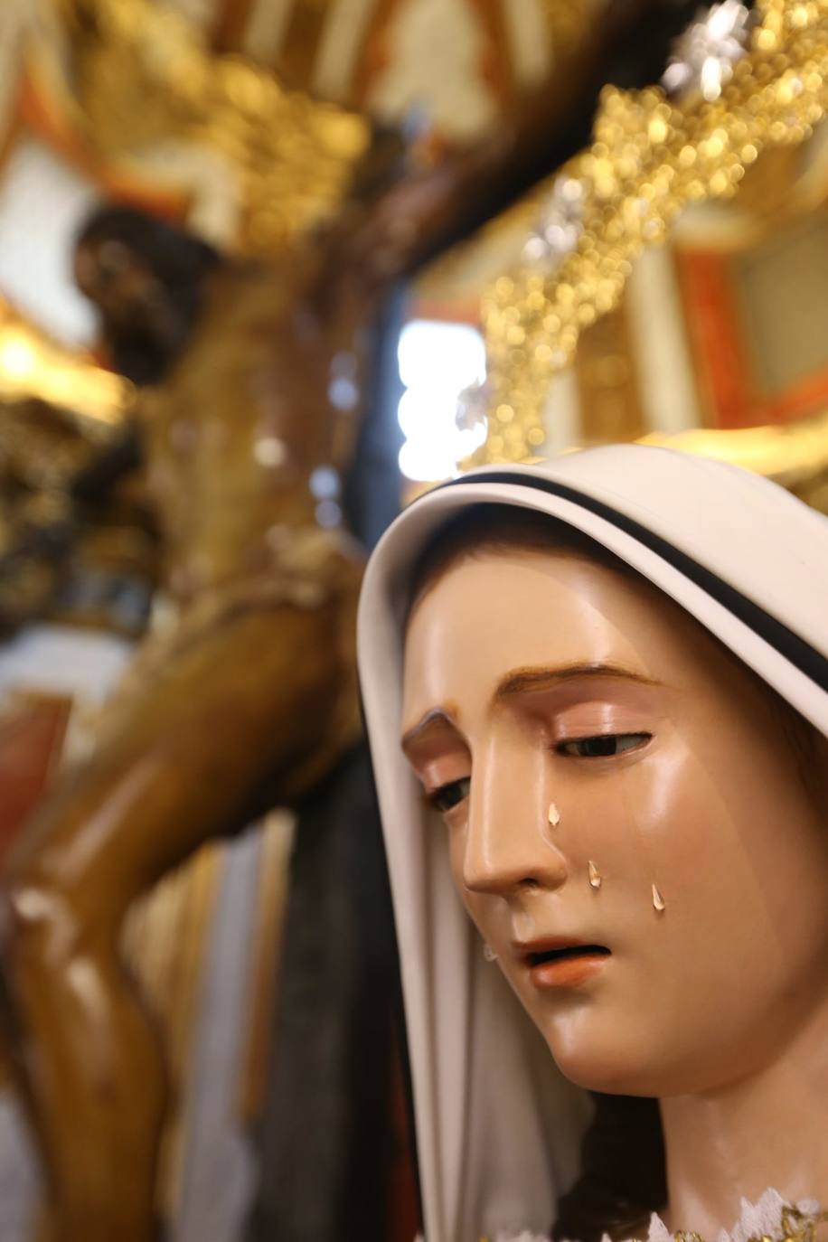 El silencio y la soledad protagonizan el amancer de este Jueves SAnto en la parroquia de Santo Domingo. 