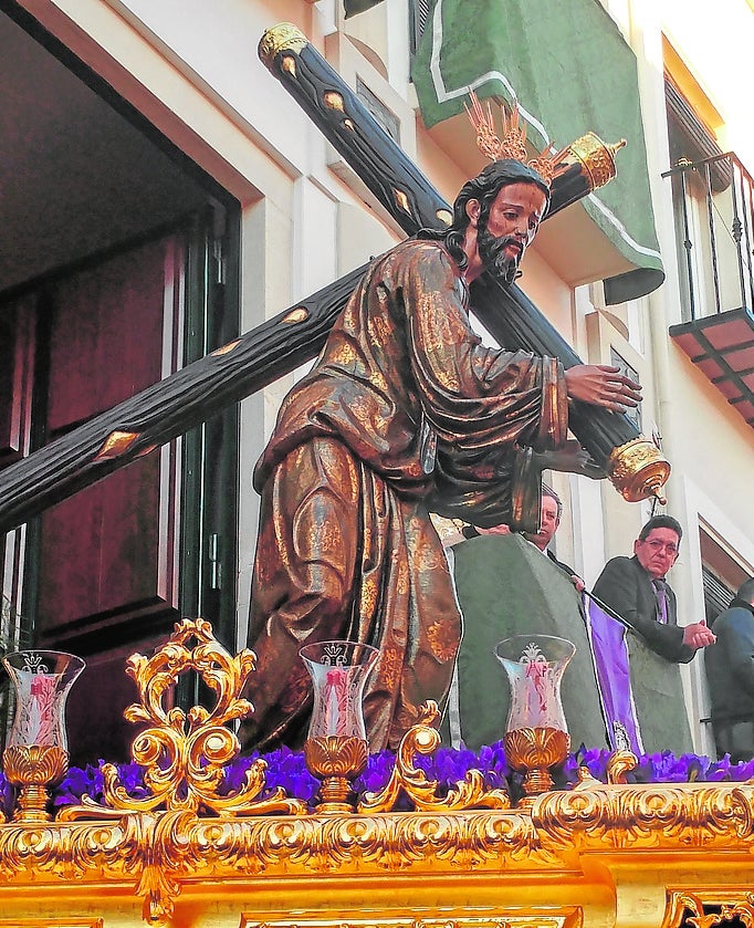 JUEVES SANTO. Archidona. La Cofradía de Nuestro Padre Jesús Nazareno de Archidona contará con varios estrenos para el próximo año, como nuevas figuras y nimbos en plata para los evangelistas y una cinturilla para María Magdalena bordada en hilo de oro, regalo de su camarera.