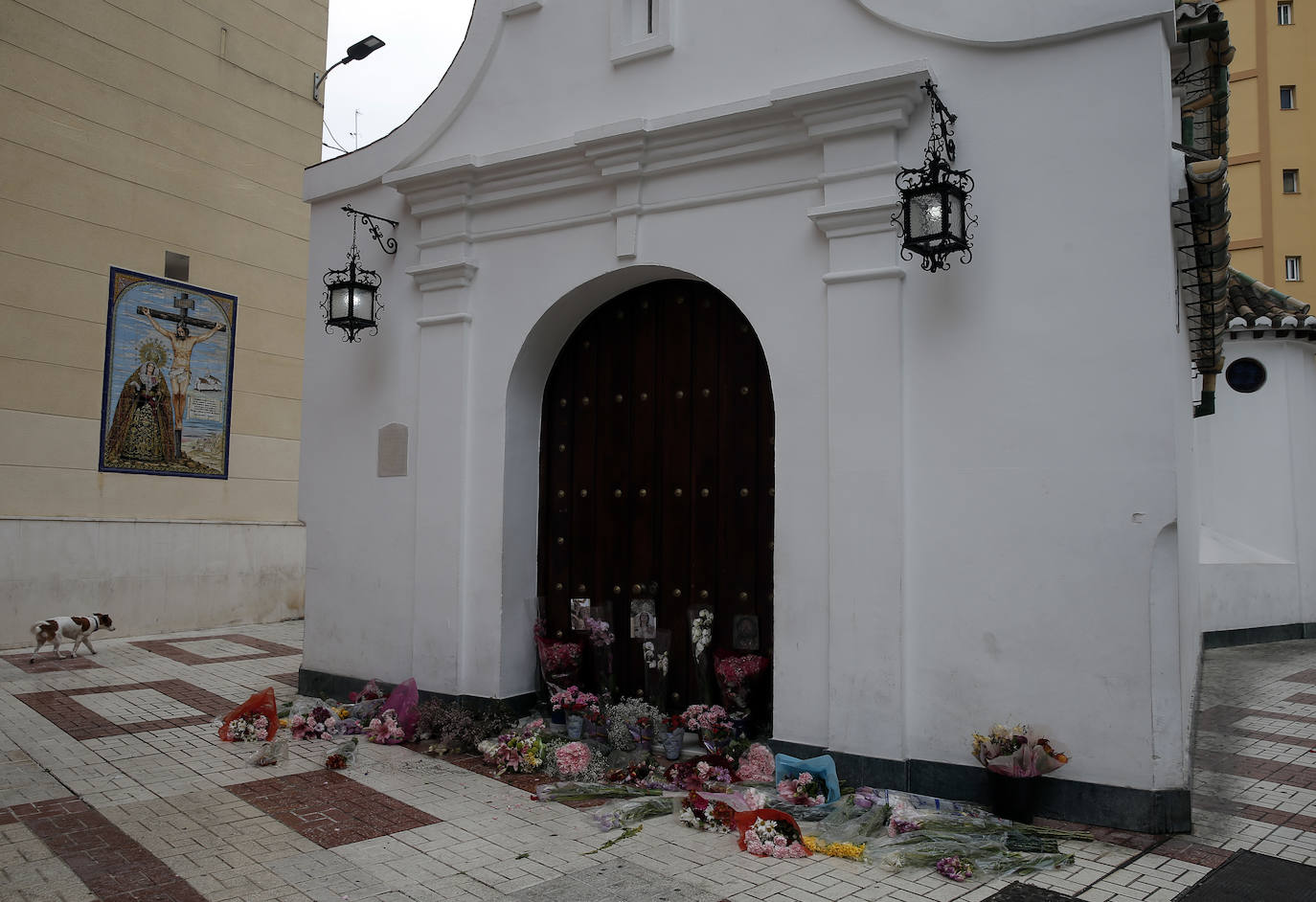 Alrededores de la casa-hermandad de Zamarrilla en este Jueves Santo.