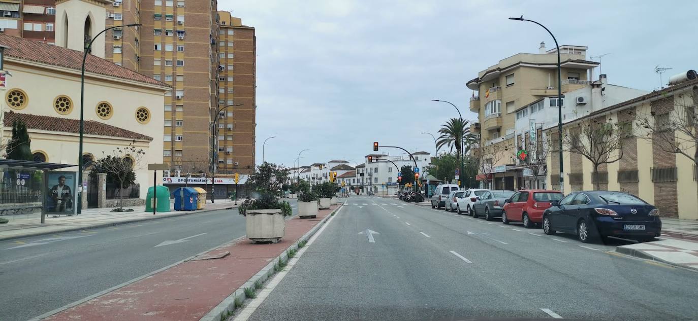 Carreteras y calles vacías en un Domingo de Resurrección atípico en Málaga.