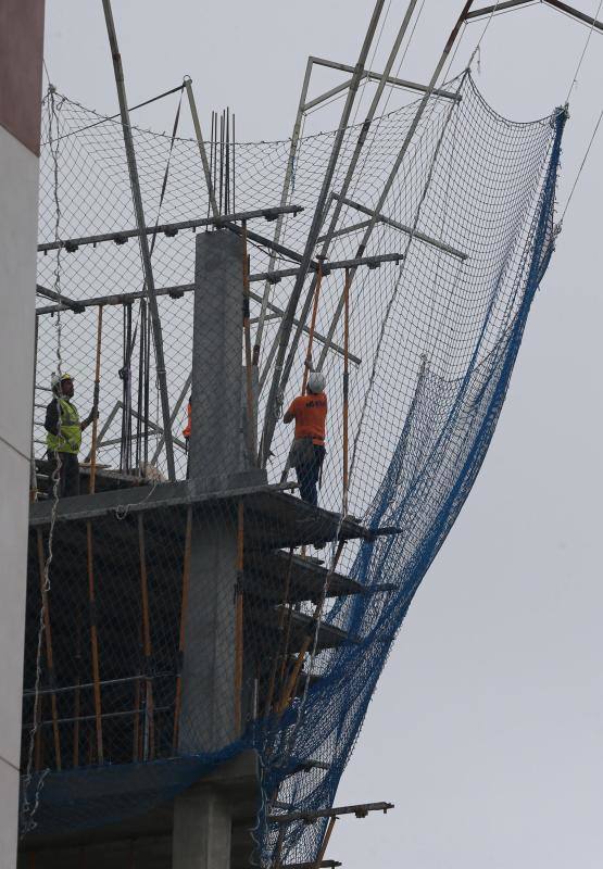 Los más de 50.000 trabajadores malagueños de la construcción vuelven al tajo con medidas reforzadas de prevención