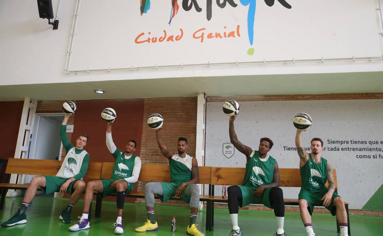 Gerun, Toupane, Elegar, Thompson y Adams posan en Los Guindos. 