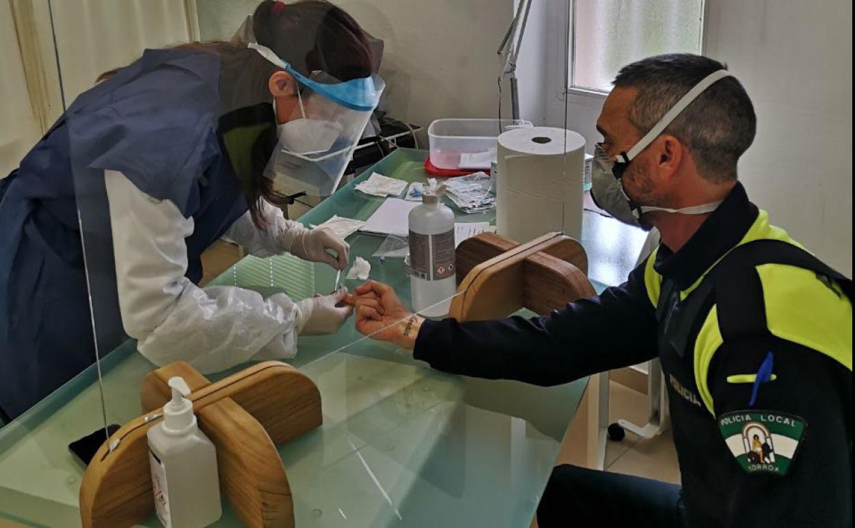El Ayuntamiento de Torrox realiza test de coronavirus al personal de riesgo