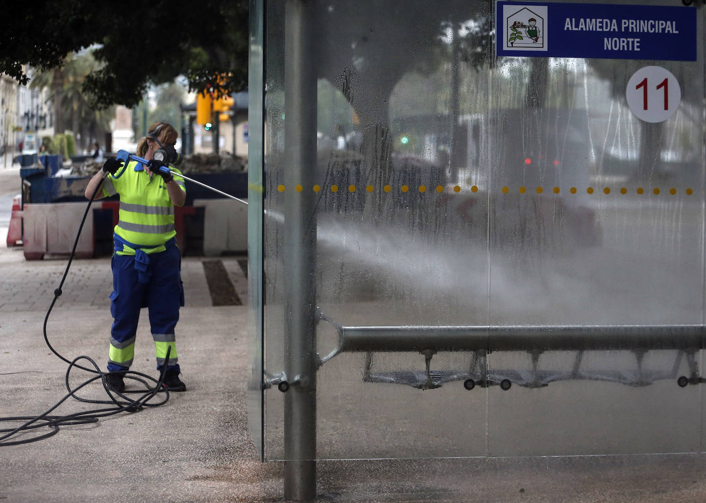 Empleados en labores de limpieza