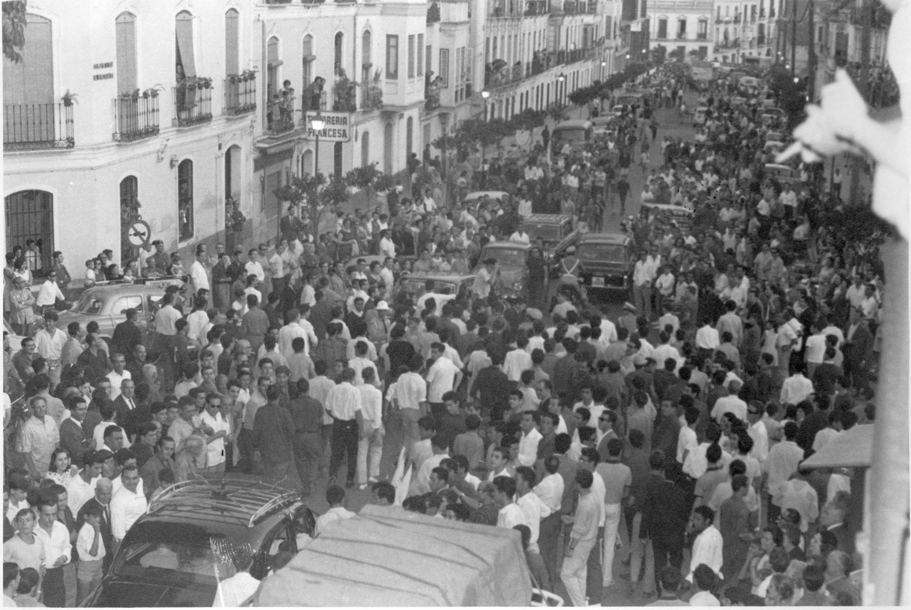 Las calles de Málaga estuvieron atestadas de aficionados para recibir al equipo dos días después de alcanzarse el primer ascenso a Primera. 