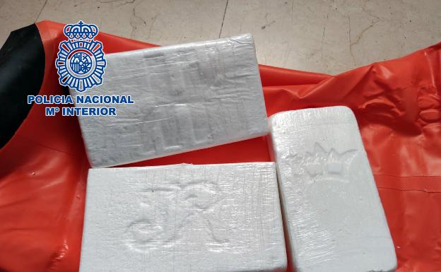 Lotes de cocaína incautados por la Policía Nacional. 