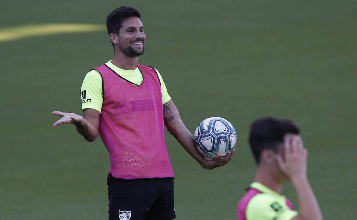 Adrián, en una imagen de archivo de un entrenamiento con el Málaga esta temporada.