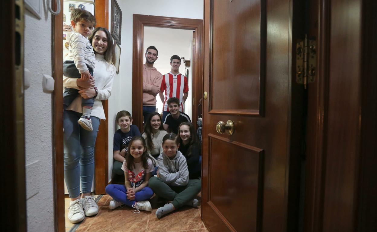 «En un piso normalito y con 12 de familia, hay que echarle imaginación»