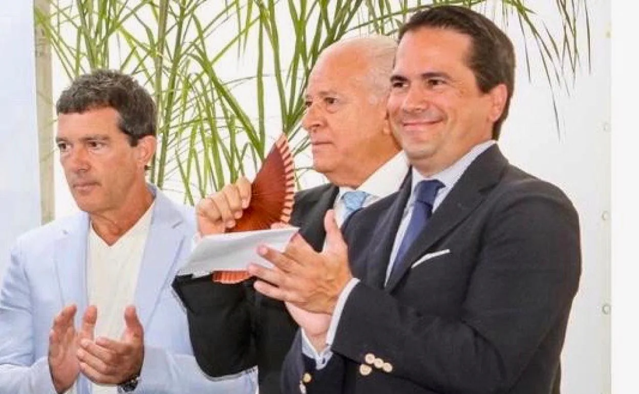 Antonio Banderas, junto a responsables de Metrovacesa este pasado verano en la inauguración de PicassoTowers en la zona de Huelin
