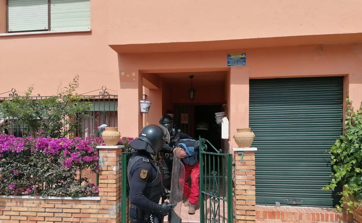 Respiración suma Macadán Pillado 'in fraganti' cuando asaltaba la casa del parricida de Puerto de la  Torre | Diario Sur