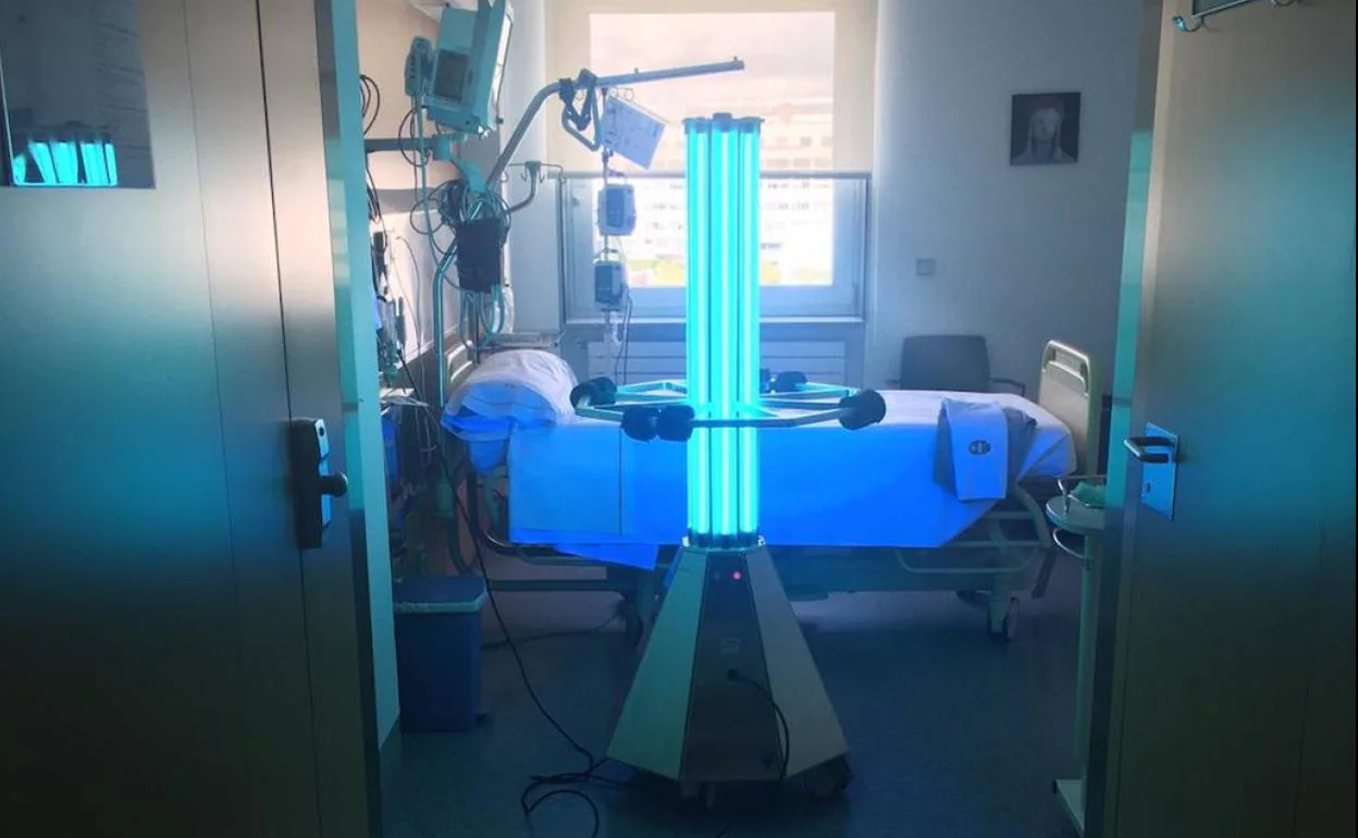 Lámpara de radiación ultravioleta utilizada en la Clínica Universidad de Navarra.