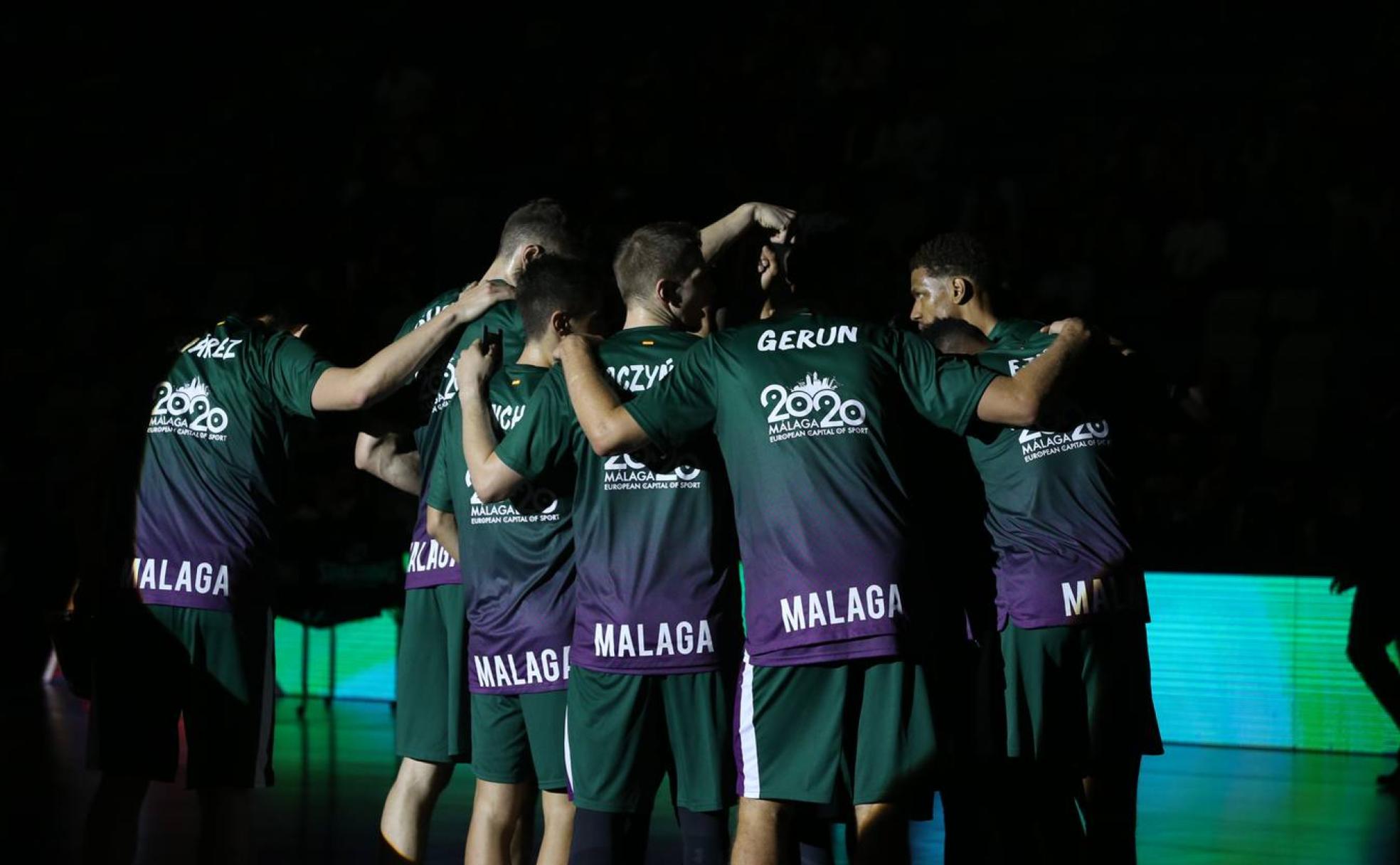 Los jugadores del Unicaja hacen piña antes de un partido. 