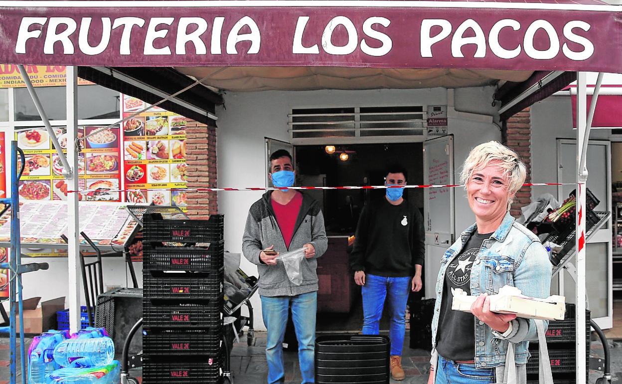 Anna compra en la frutería más cercana a su casa. 