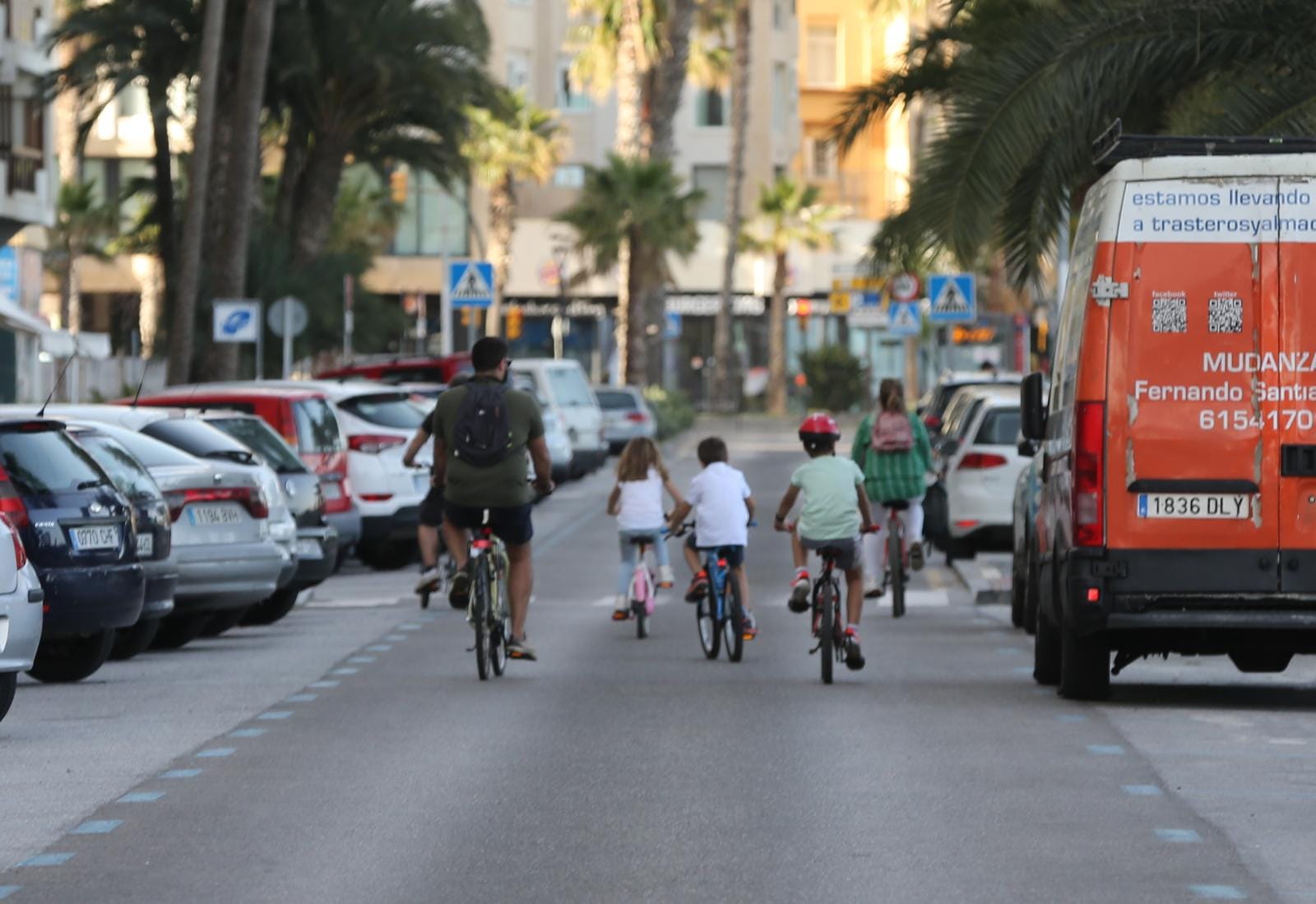 El inicio del desconfinamiento deja imágenes que no se veían en las calles desde hacía al menos 48 días