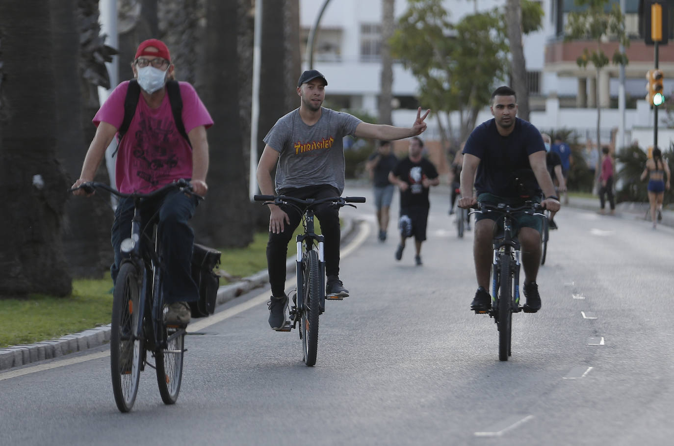El inicio del desconfinamiento deja imágenes que no se veían en las calles desde hacía al menos 48 días