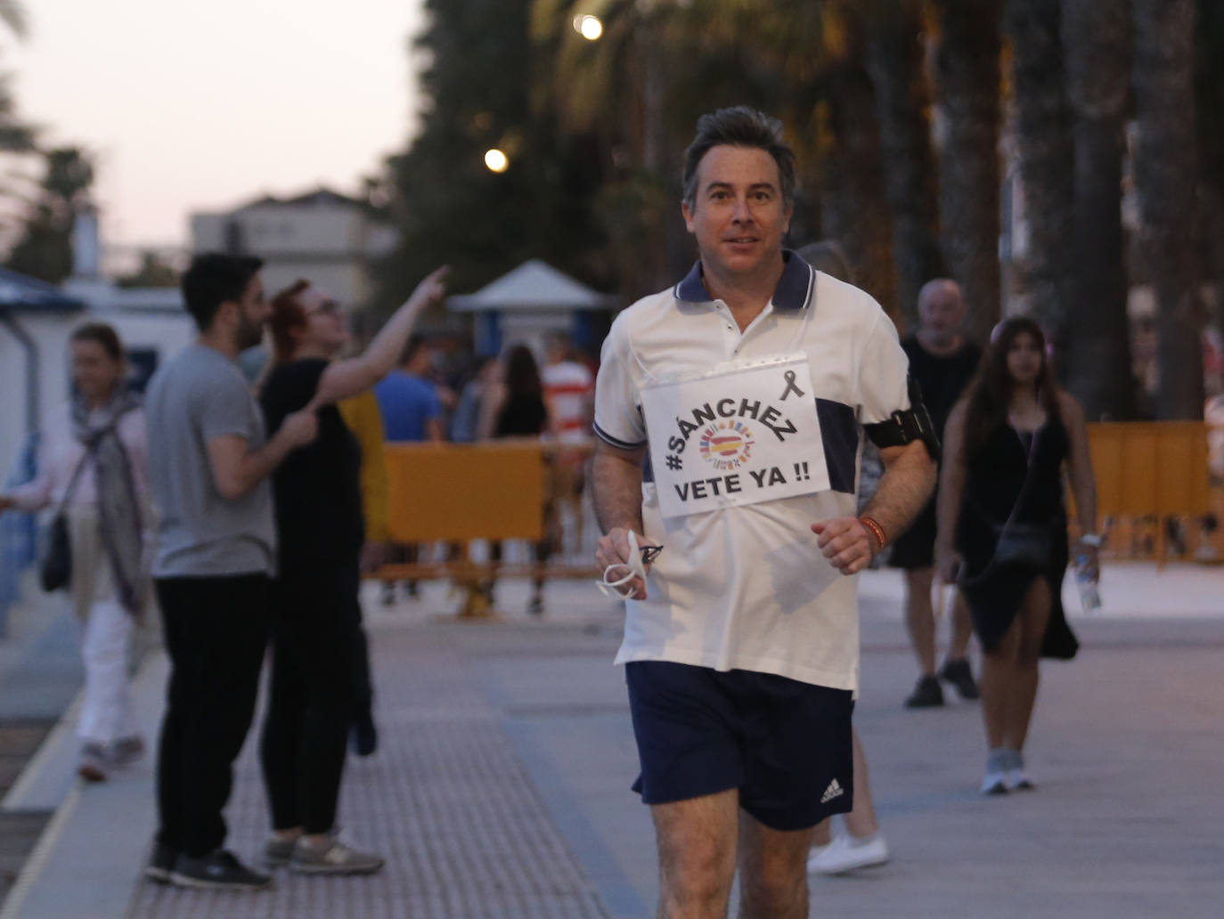 El inicio del desconfinamiento deja imágenes que no se veían en las calles desde hacía al menos 48 días