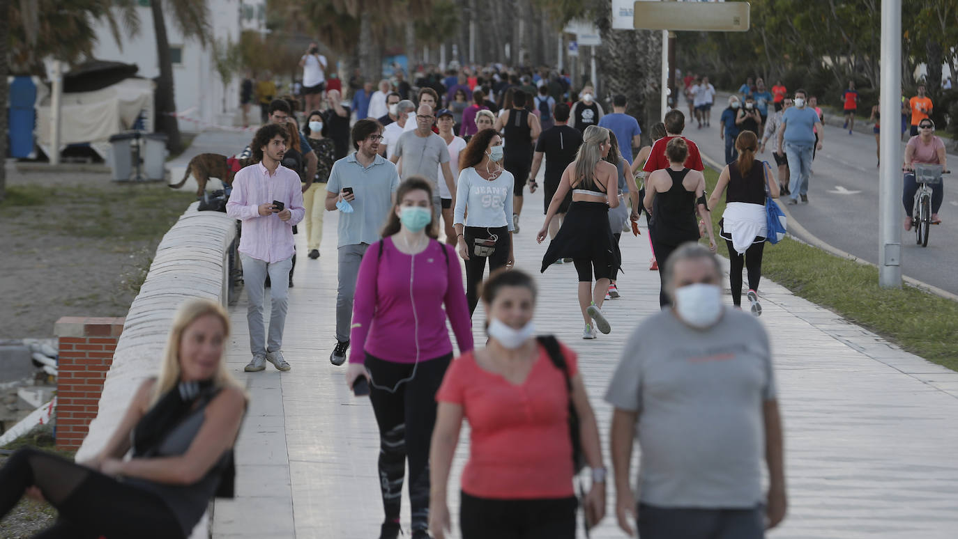 El inicio del desconfinamiento deja imágenes que no se veían en las calles desde hacía al menos 48 días