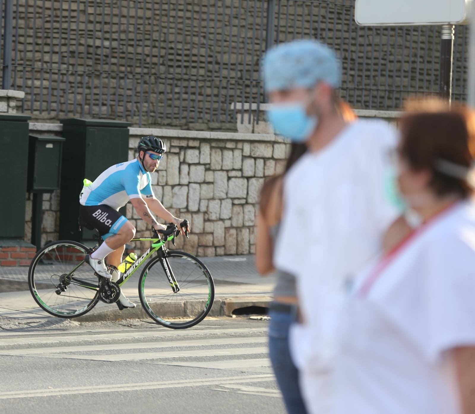 El inicio del desconfinamiento deja imágenes que no se veían en las calles desde hacía al menos 48 días