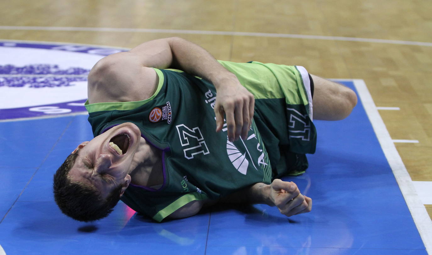 El canterano del Unicaja ha militado también en el Bilbao Basket, el Herbalife Gran Canaria, el Girona, el Barcelona, el Iberostar Tenerife y el Zaragoza.