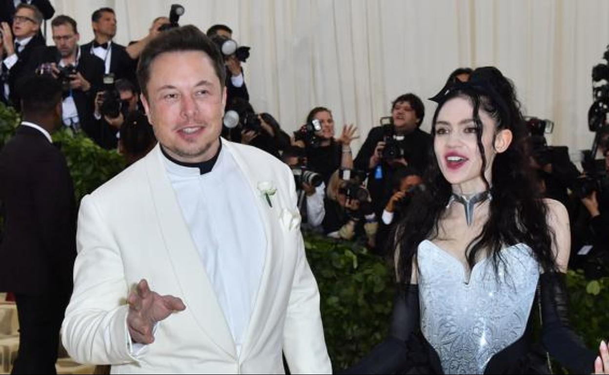 Elon Musk y Grimes. 