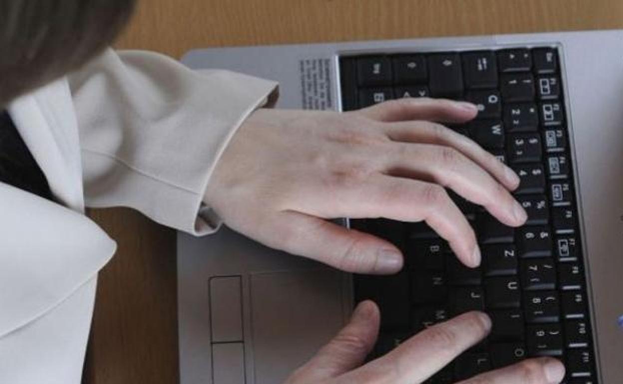 Phishing, falsas ofertas de empleo o sextorsión: aprende a identificar los principales fraudes que circulan por Internet