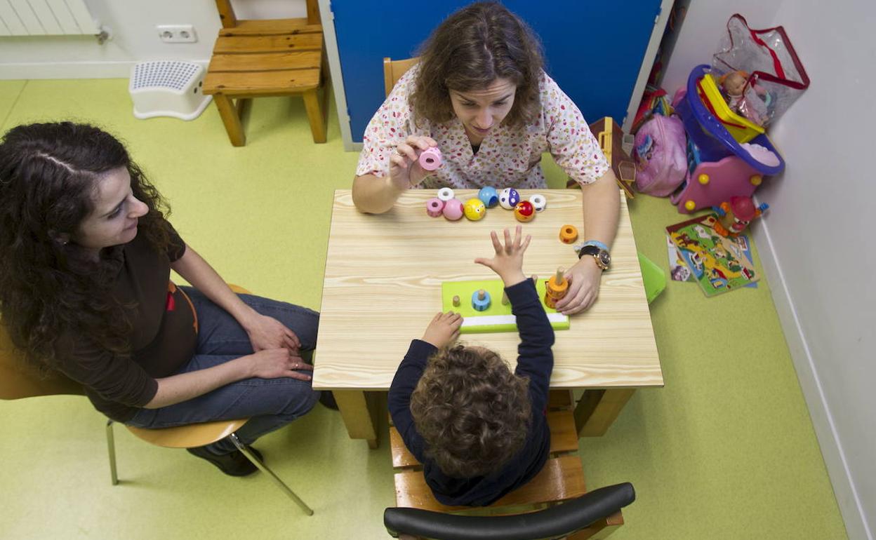 Miles de niños que necesitan atención temprana afrontan la desescalada sin garantía de tener asistencia presencial