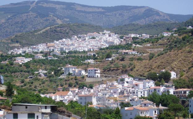 Árchez y, al fondo, Canillas de Albaida