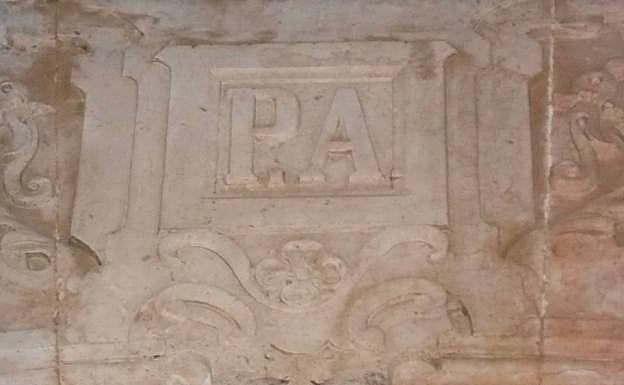 Imagen principal - Aquella venta de armas del Ayuntamiento de Málaga en 1874