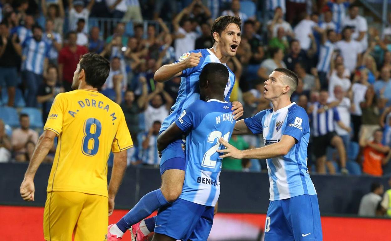 Blanco celebra el gol del triunfo en el último partido en La Rosaleda a las diez de la noche, frente al Alcorcón la pasada temporada. 