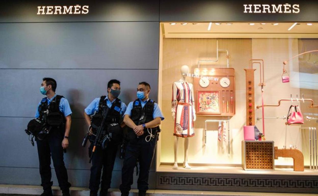 Agentes de policía en Hong Kong 