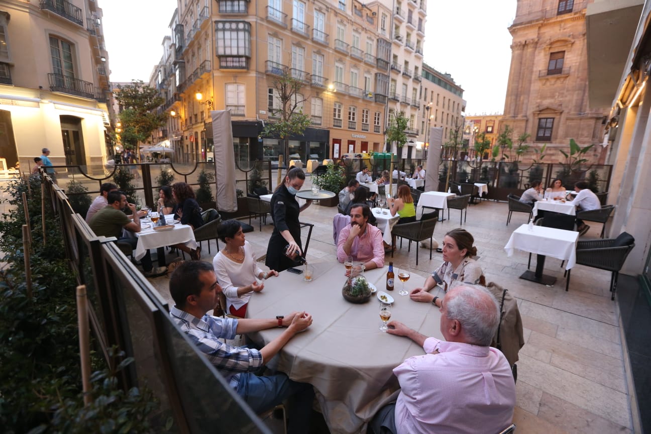 La vuelta a los bares y terrazas revela una nueva forma de vivir la noche en Málaga