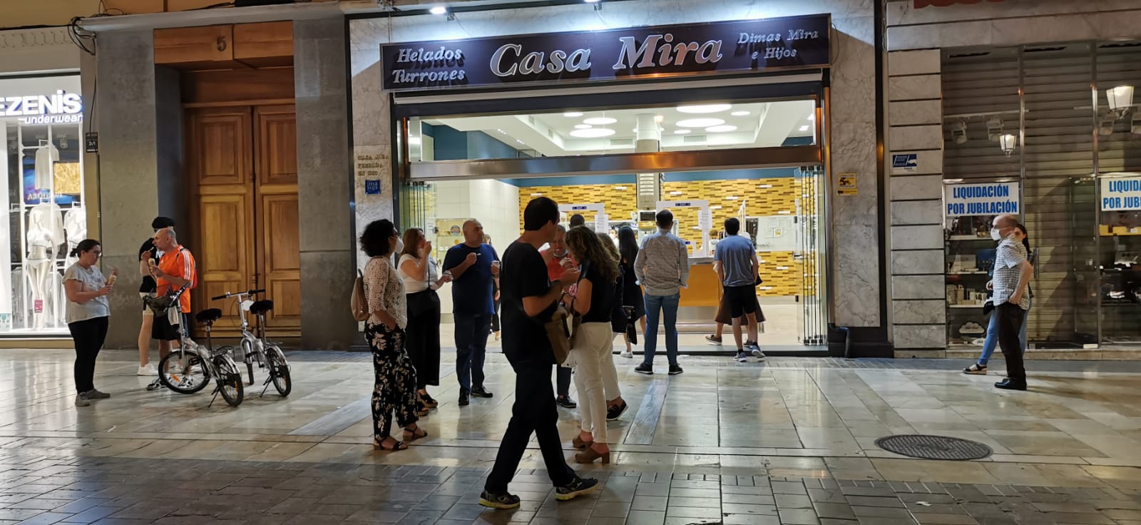 La vuelta a los bares y terrazas revela una nueva forma de vivir la noche en Málaga