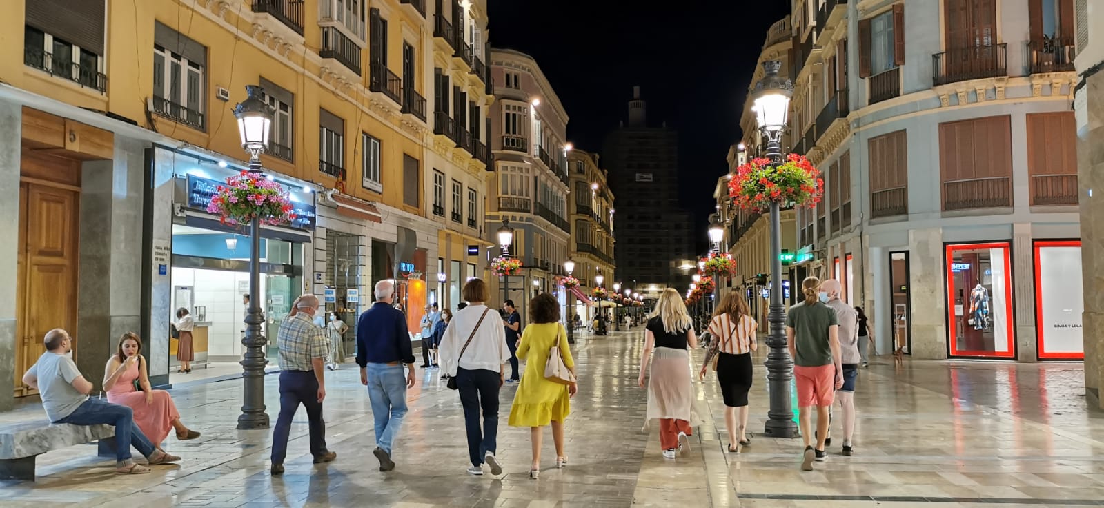 La vuelta a los bares y terrazas revela una nueva forma de vivir la noche en Málaga