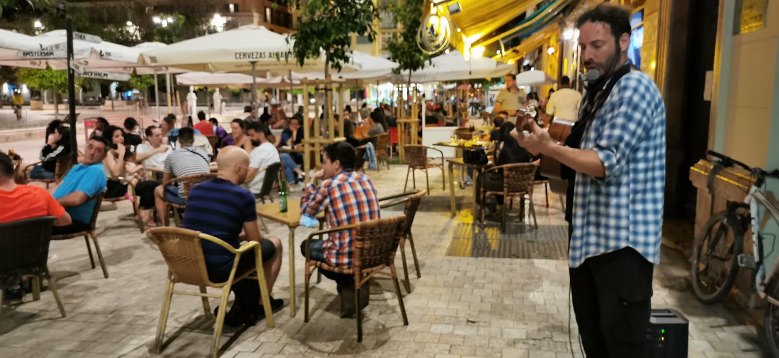 La vuelta a los bares y terrazas revela una nueva forma de vivir la noche en Málaga