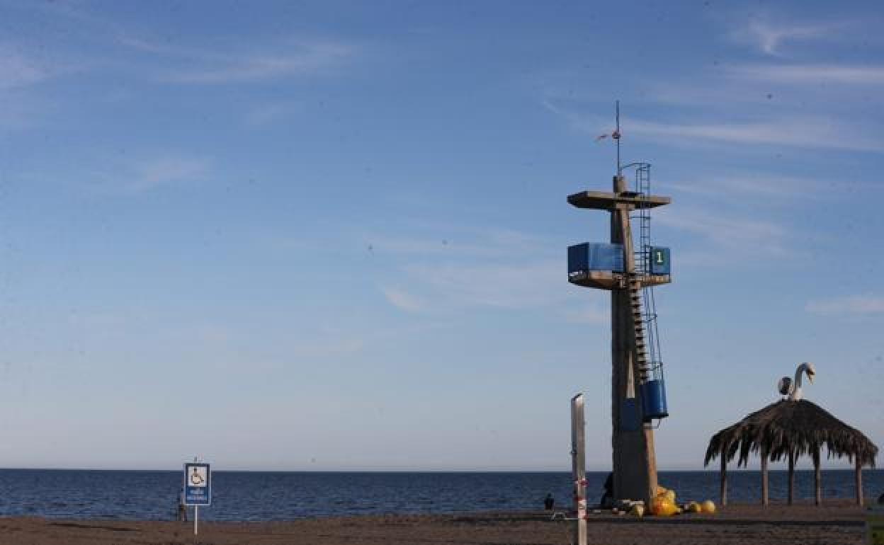 Los vigilantes de las playas seguras de Andalucía ganarán 1.900 euros al mes