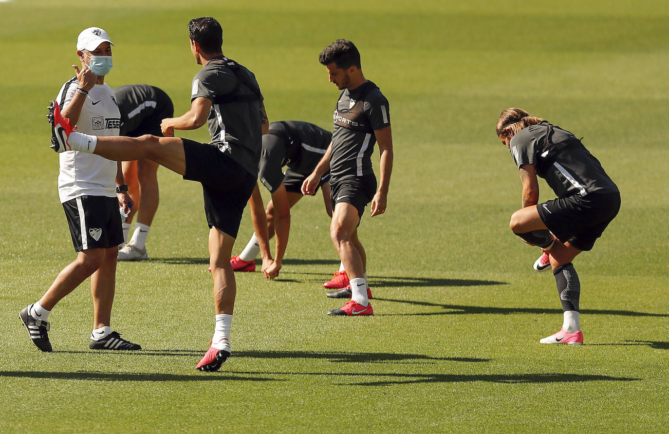 El trabajo se divide en dos sesiones con máximo 14 jugadores por cada una. Un paso intermedio antes de poder avanzar al regreso efectivo de los entrenamientos con toda la plantilla. Está previsto que el Málaga tenga sobre diez días de jornadas para entrenar con todos los disponibles a la vez antes de que arranque de nuevo la competición. 