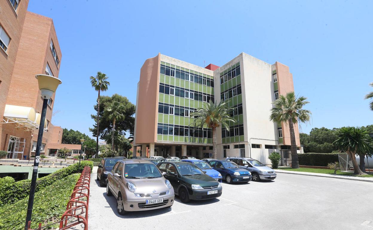 Pabellón de Gobierno de la Universidad, en el campus de El Ejido. 