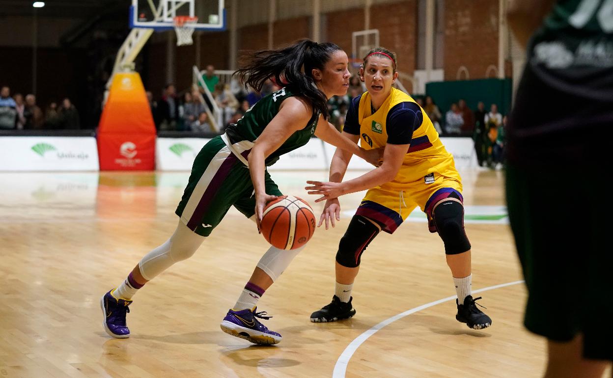 La americana Ángela Rodríguez, en el duelo contra el Barça CBS en Los Guindos. 